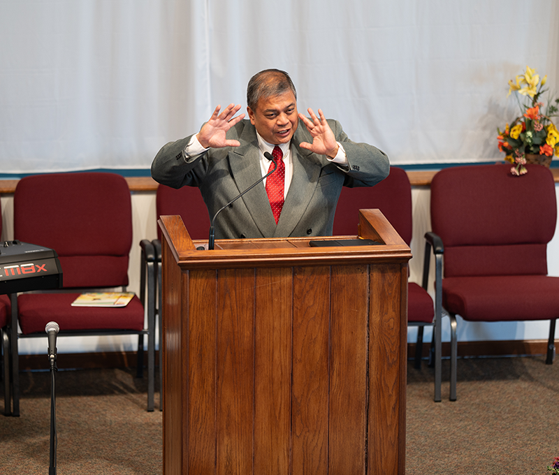 Pastor Reyes-1